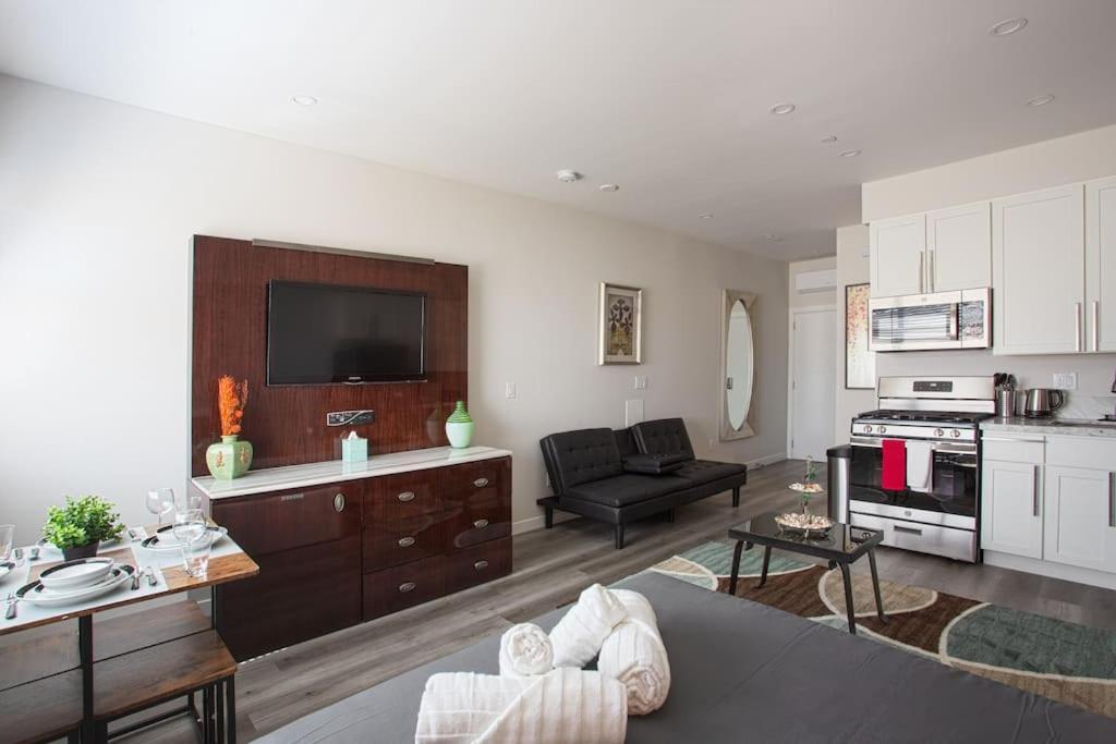 Lovely Studio W Full Kitchen In Heart Of Сан Диего Екстериор снимка